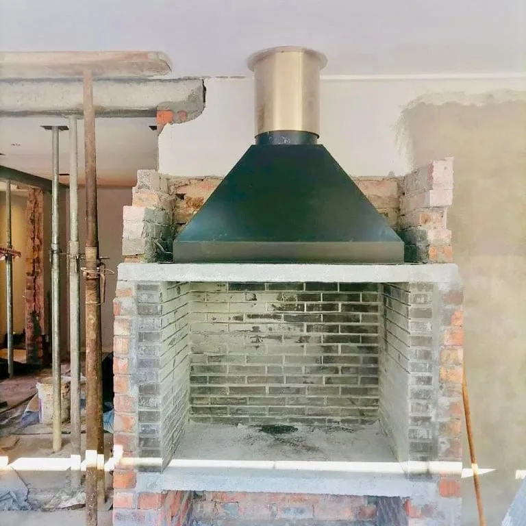 Brick built-in braai opening with canopy and flue planning