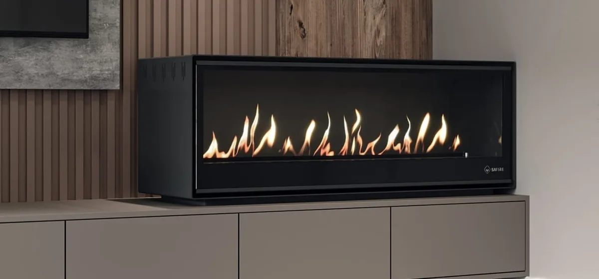 SAFIRE Pure View Horizon freestanding gas fireplace room setting