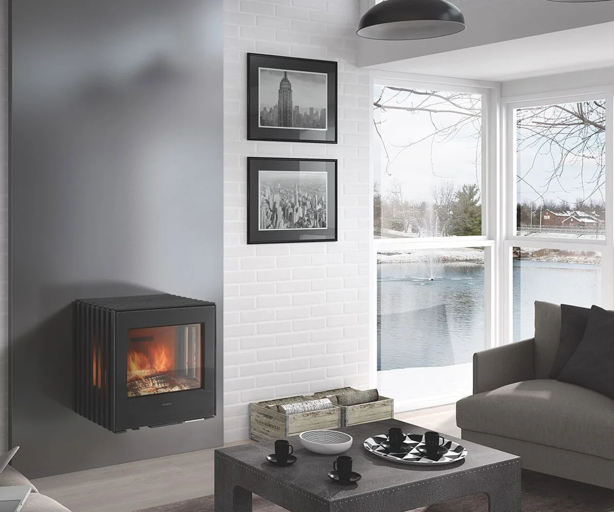 Hergom-Glance-M-Wall-Hanging-in-situ-on-wall